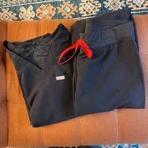 FIGS Scrub Set Charcoal (Catarina & Livingston)